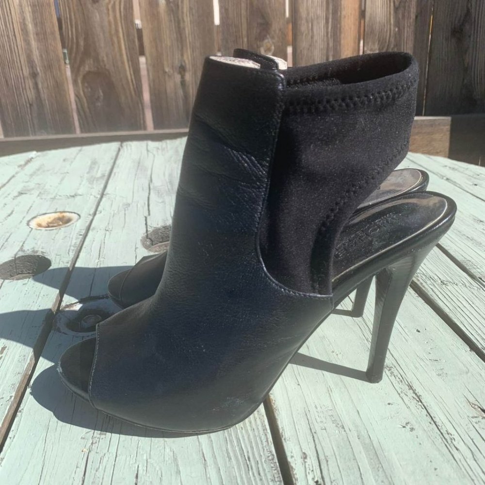 INVENTORY LIQUIDATION SALE! Michael Kors Black Leather High Heels Size 7.5